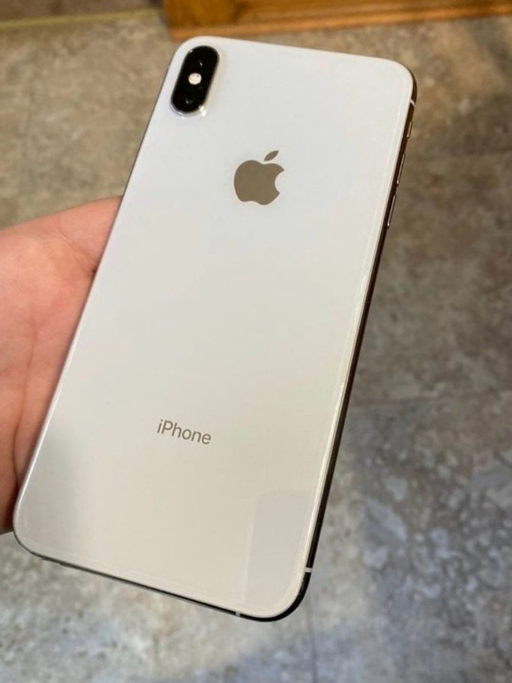 Apple iPhone White/Silver Back Glass Smartphone